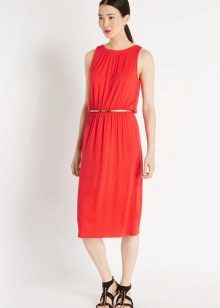 Robe en laine avec ceinture midi