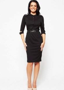 Robe noire de style militaire