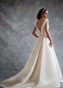 Robe de mariée en crêpe de Chine à dos nu
