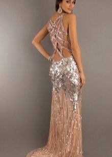 Robe de graduation avec dos ouvert beige