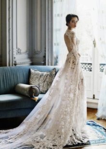 Robe de mariée avec dos ouvert avec un train