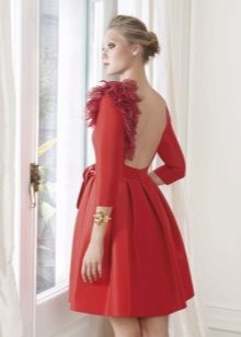 Robe moelleuse avec cocktail au dos ouvert