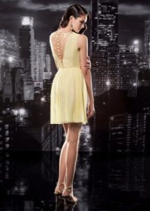 Robe courte à dos ouvert