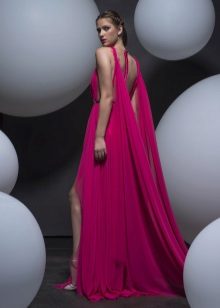 Robe à dos ouvert et fendue rouge