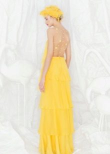 Robe jaune à dos ouvert