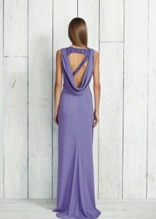 Robe à décolleté triangle
