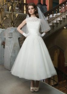 Robe de mariée dans le style des années 60 en dentelle et tulle