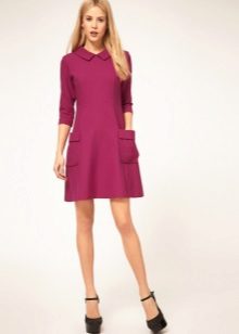 Robe rose dans le style des années 60