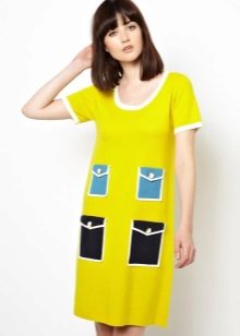 Robe jaune avec des poches leurres bleu et noir des années 60
