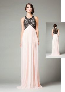 La robe empire est longue