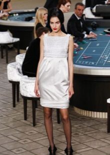 Robe empire droite