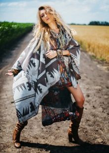 Habillez-vous à la manière d'ethno-boho court