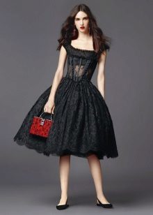 Robe luxuriante dans un style de soirée rétro