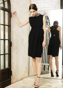 Robe noire à la Chanel