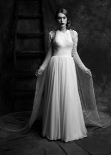 Cape avec des manches à une robe de mariée