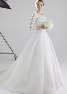 Robe de mariée fermée a-silhouette