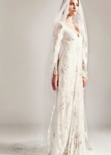 Robe de mariée en dentelle avec un voile