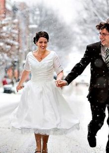 Robe de mariée courte d'hiver