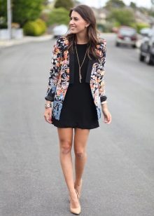 Jaqueta para o vestido preto