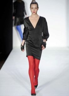 Collants vermelhos para vestido preto