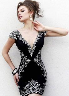 Jóias de prata para um vestido preto