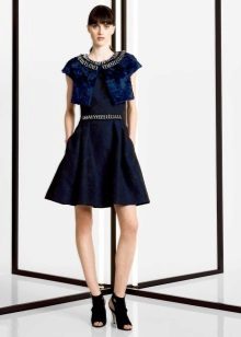 Bolero pour une robe de cocktail courte