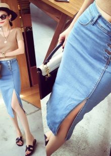 Jupe crayon en jean sous le genou