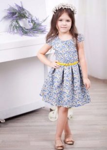 Robe d'été pour les filles jusqu'aux genoux