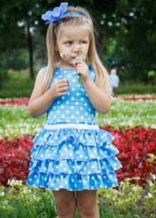 Robe élégante pour la fille courte en pois