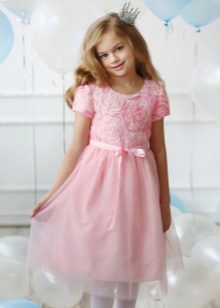 Robe élégante pour une fille à part entière