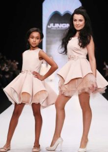 Élégante mini robe pour la fille