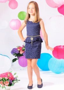 Élégante robe de soirée pour la fille avec basky