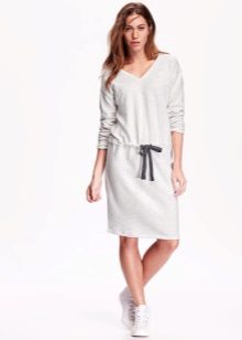 robe de sport blanche du pied de page