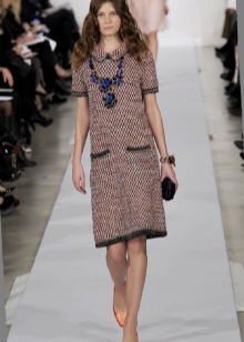 robe en tweed avec accessoires