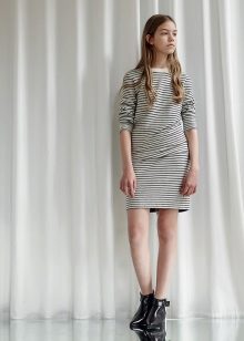 robe courte pour une adolescente