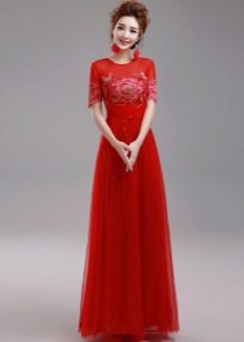 robe en organza rouge au sol