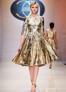 robe de brocart d'or