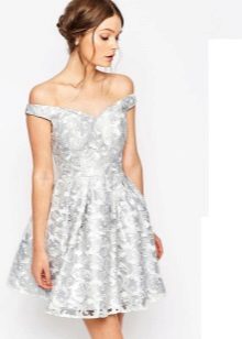 robe blanche en brocart