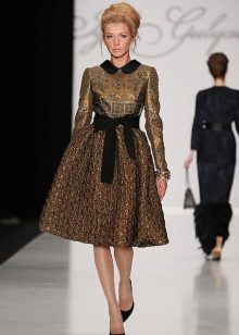 robe de brocart ceinture noire