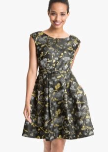 robe de brocart discrète