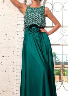 longue robe de satin avec un corsage squameux