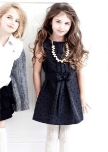 Robe fourreau noire pour la classe de bal 4