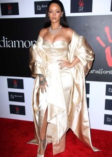 Bijoux pour une robe de soirée beige