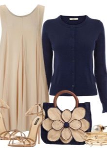 Accessoires bleus à la robe beige