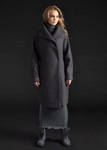 Manteau pour une longue robe d'hiver