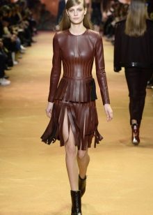 Chaussures à une robe en cuir marron à manches