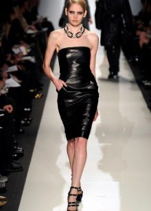Collier de robe en cuir
