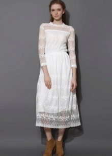 Chaussures pour robe de dentelle dans un style rétro