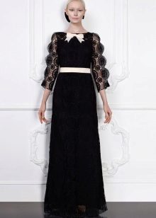 Robe en dentelle noire avec ceinture blanche