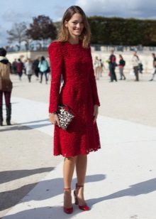 Robe en dentelle rouge avec sac léopard